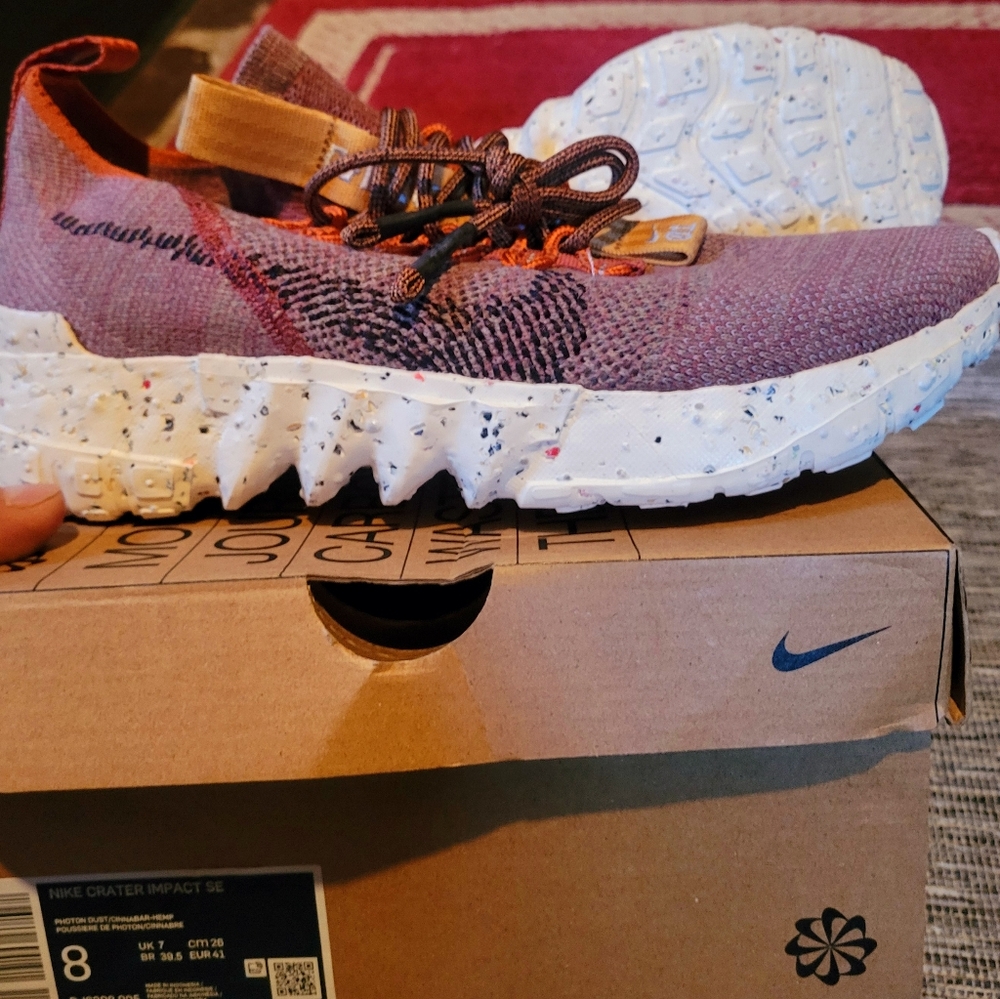 Mens Nike sneakers , brand new , never worn , size 8